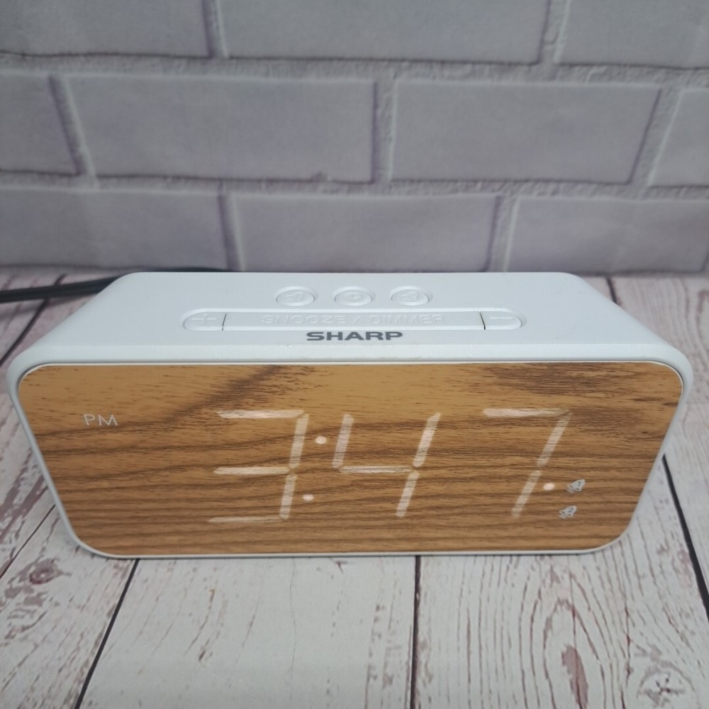 Sharp SPC736 LED 2 Alarms,  Bedroom Clock Wood Grain Face White~Tested Working